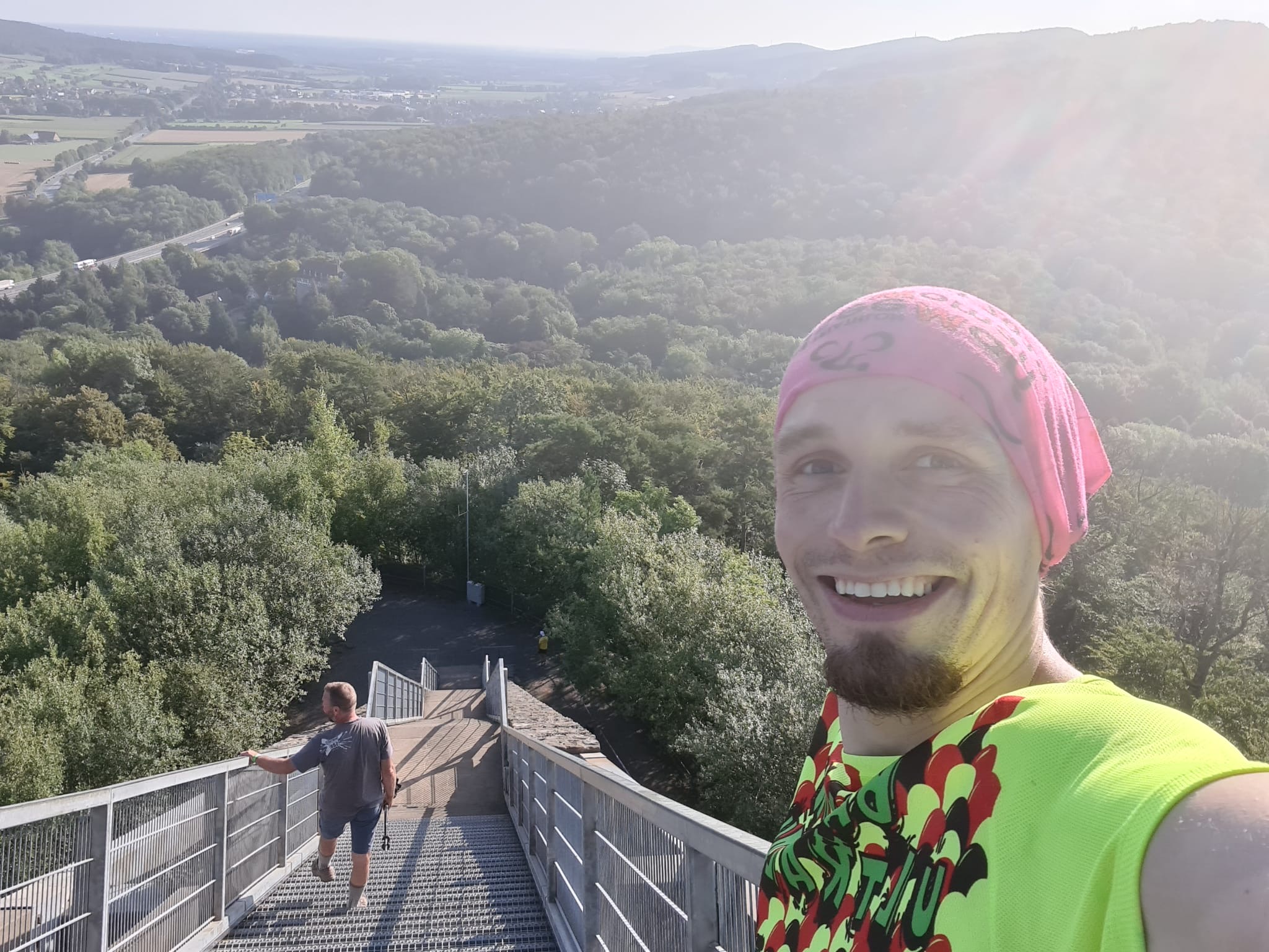 Jan-Philipp Struck beim Laufen auf einer Treppe
