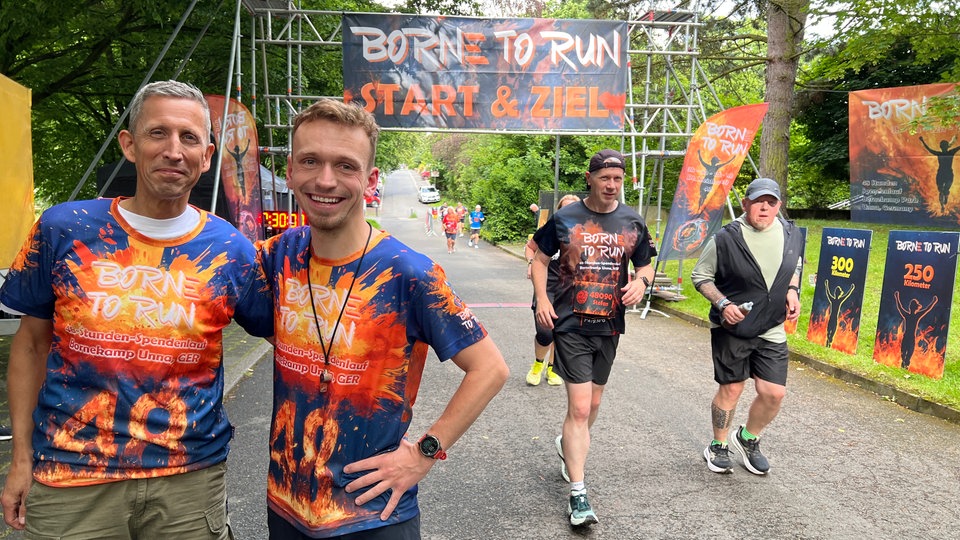 Jan-Philipp Struck und Mario bei BORNE TO RUN im Start- und Zielbereich